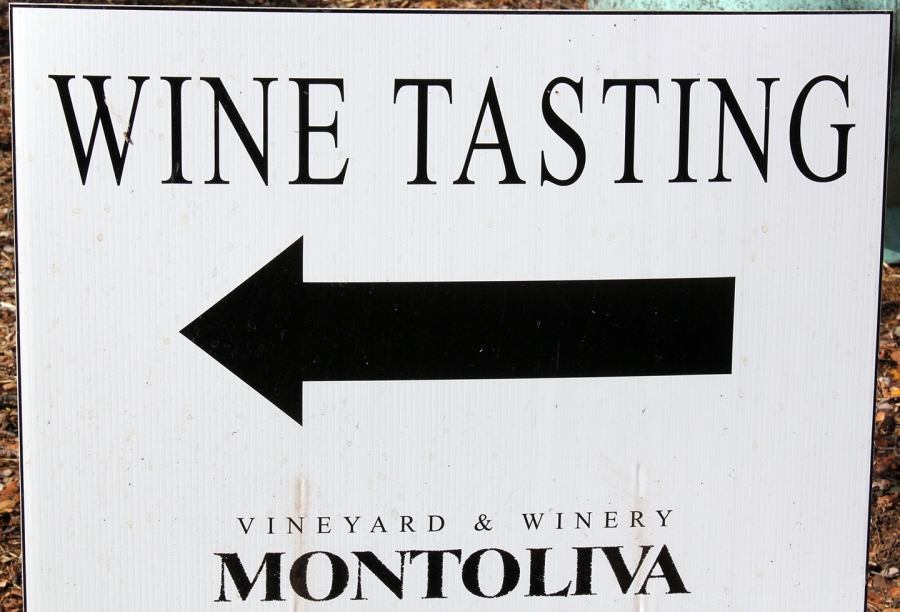 Montoliva Wine Tasting Sign